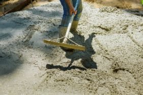 Professional concreter working on constructing a residential concrete driveway in Frankston VIC.